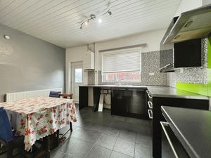 Kitchen diner- click for photo gallery